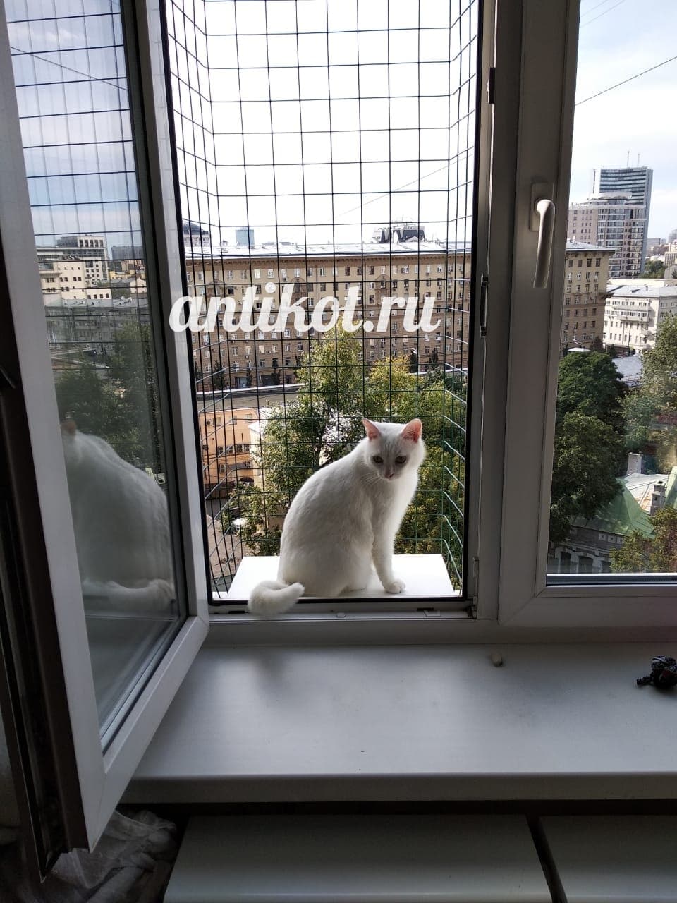 Балкончик для кошки из крупной ячейки Antikot